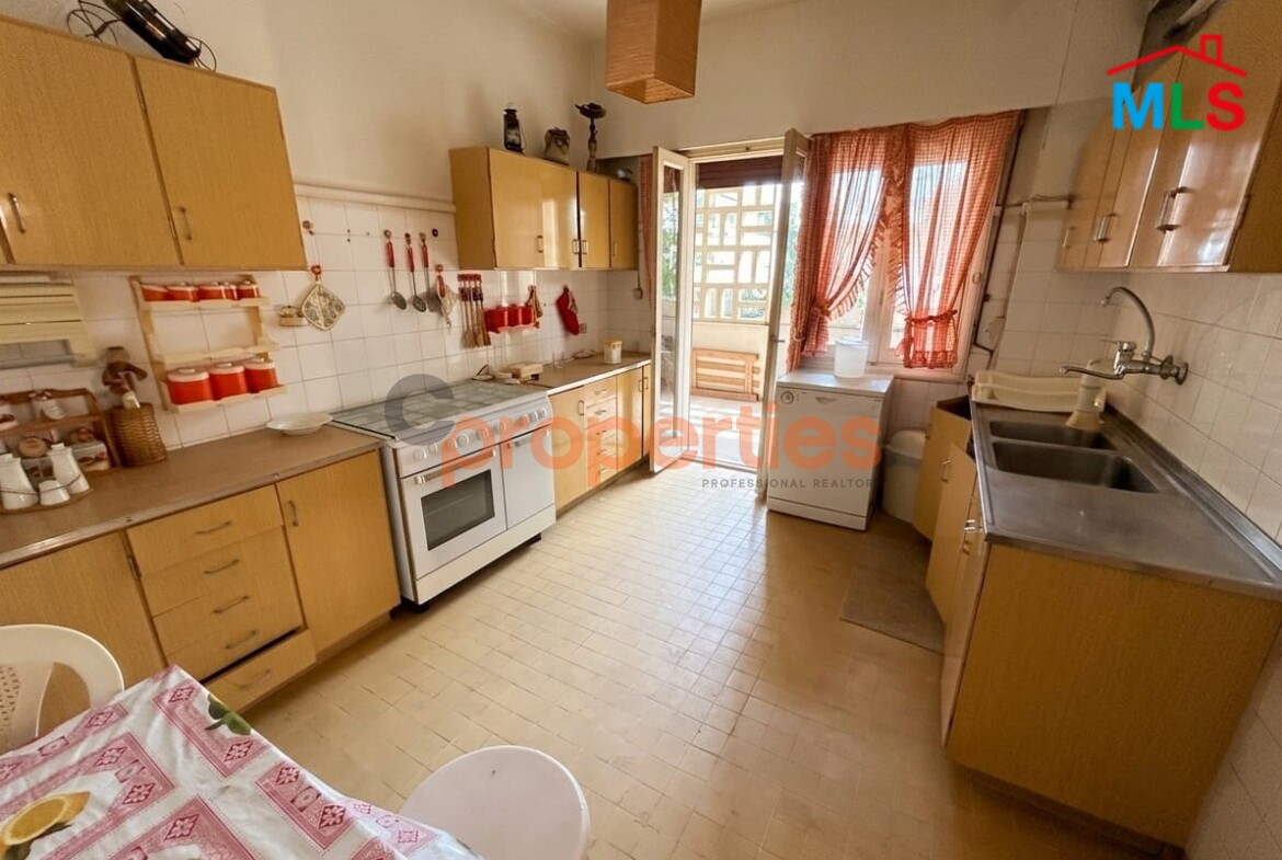 Apartment For Sale In Achrafieh – CPBMH32