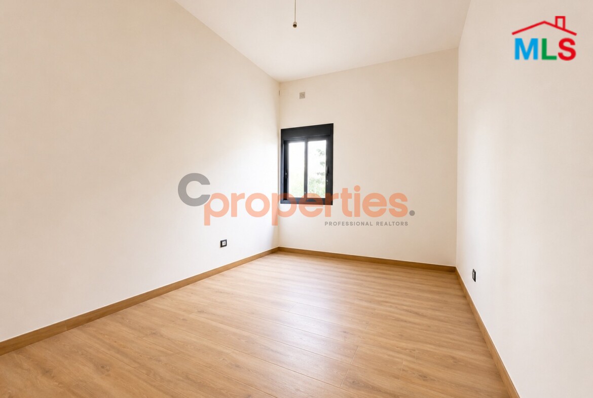 Apartment for Sale in Ballouneh شقة للبيع في بلونة CPKGK08