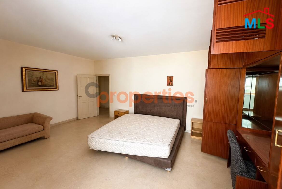 Apartment For Sale in Hazmieh – شقة للبيع في الحازمية – CPCH55
