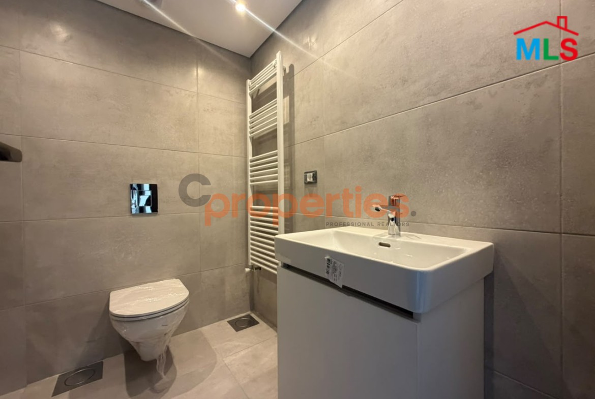 Triplex for sale in Hazmieh CPMK223 شقة “تريبلكس” للبيع في الحازمية