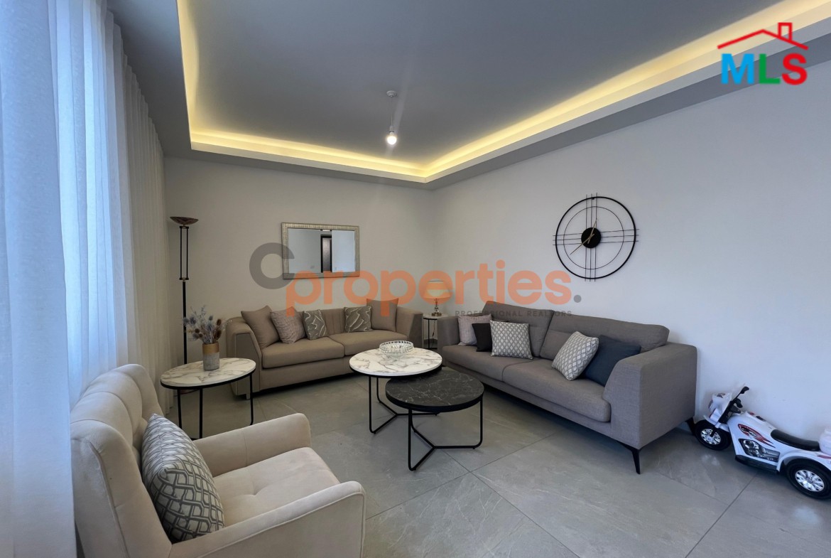 Apartment For Sale in Hazmieh شقة للبيع في الحازمية CPMK134