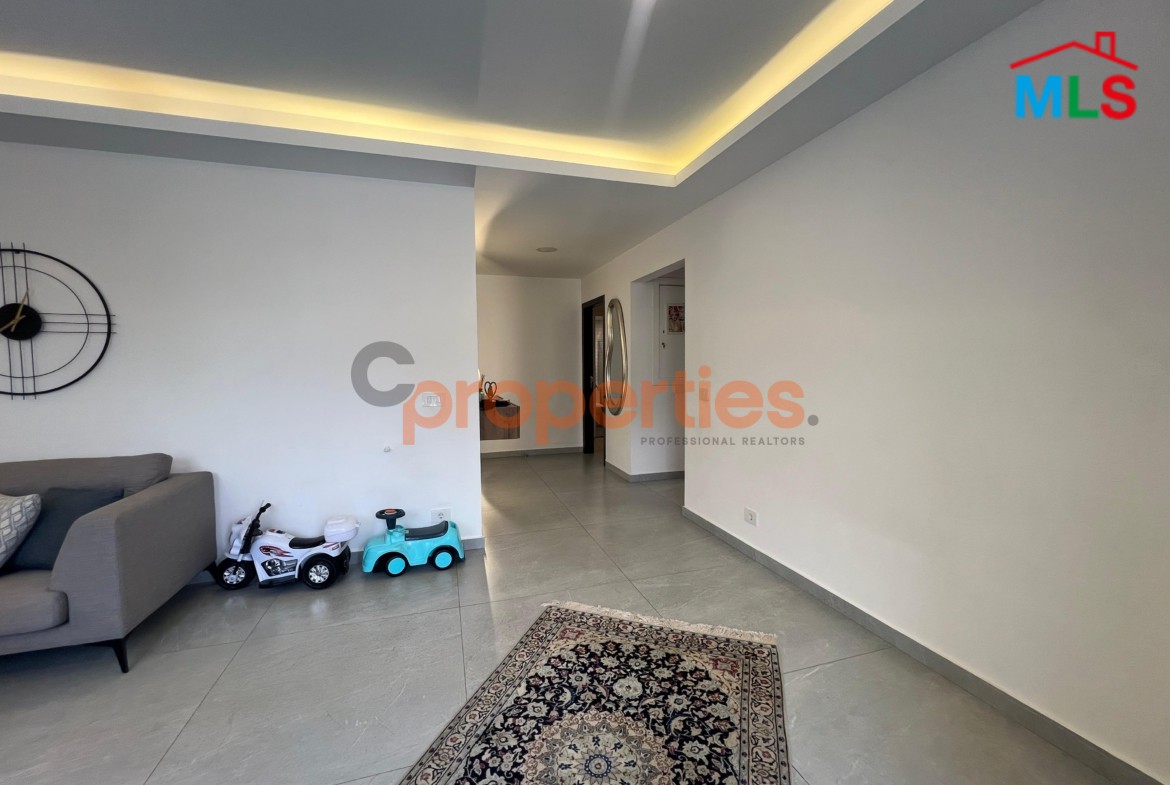 Apartment For Sale in Hazmieh شقة للبيع في الحازمية CPMK134