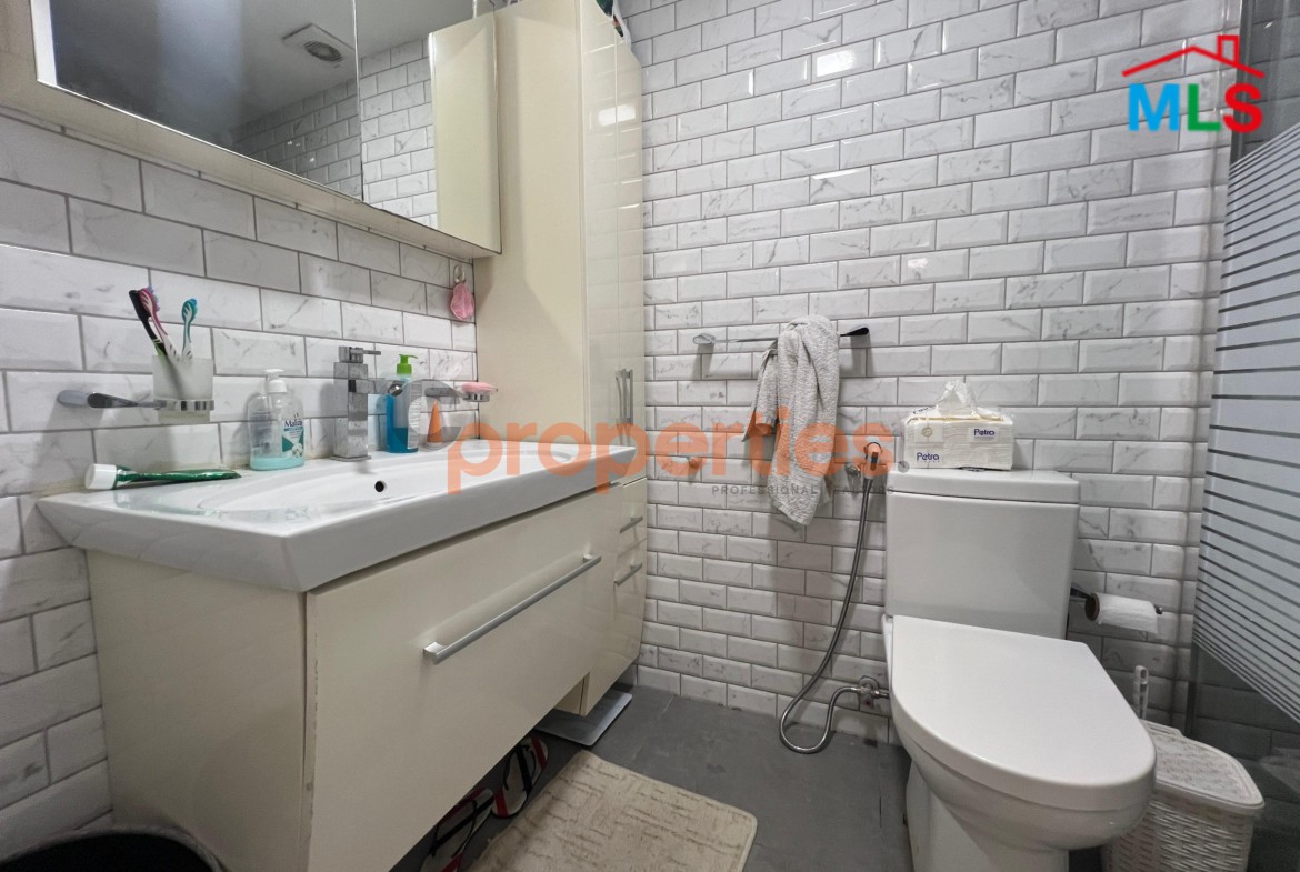 Apartment For Sale in Hazmieh شقة للبيع في الحازمية CPMK134