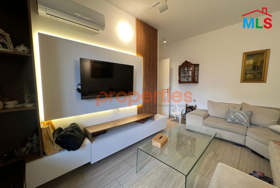 Apartment For Sale in Hazmieh شقة للبيع في الحازمية CPMK134