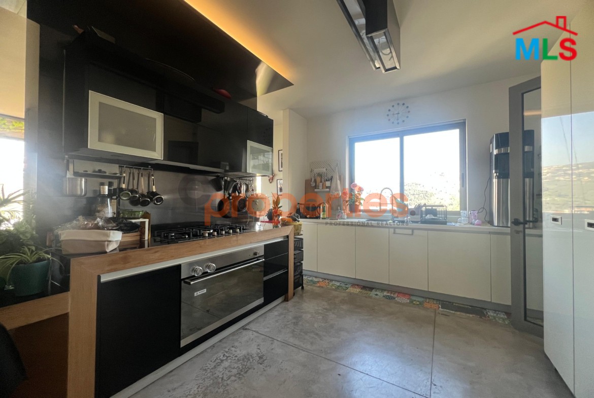 Apartment for sale in New Mar Takla شقة للبيع في مار تقلا CPMK106