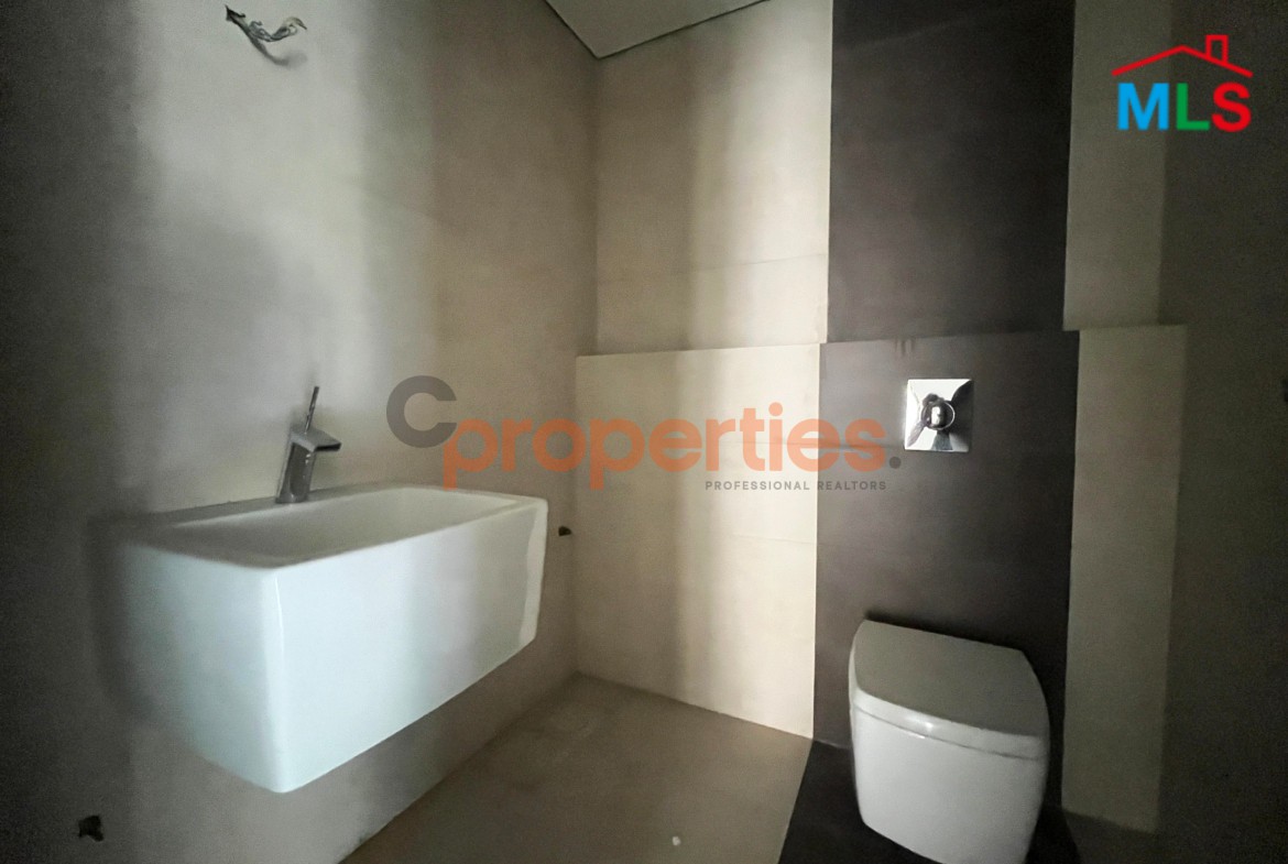 Apartment For Sale in Hazmieh شقة للبيع في الحازمية CPMK135