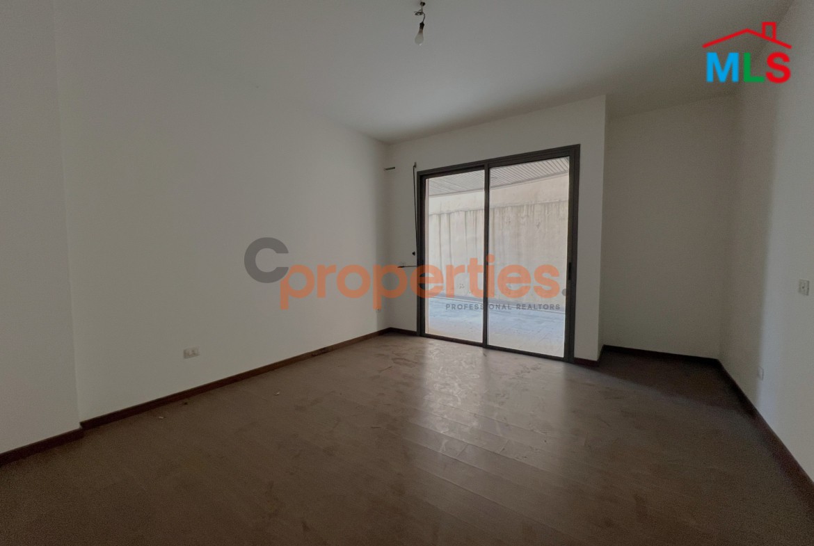 Apartment For Sale in Hazmieh شقة للبيع في الحازمية CPMK135