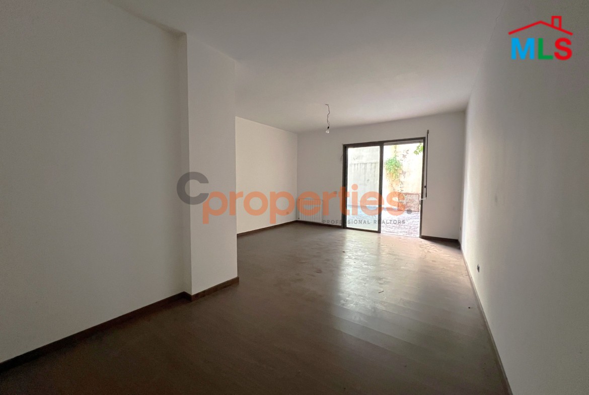 Apartment For Sale in Hazmieh شقة للبيع في الحازمية CPMK135