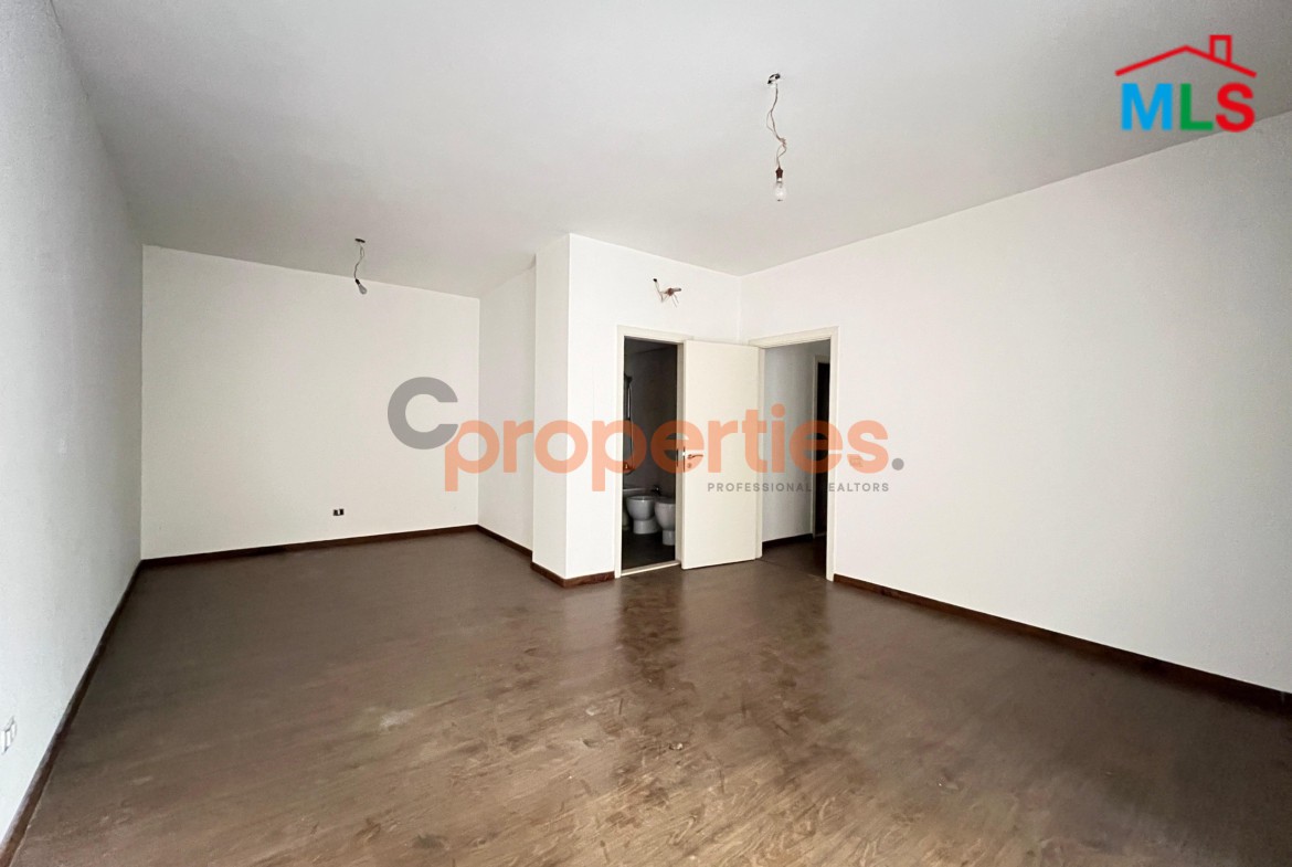 Apartment For Sale in Hazmieh شقة للبيع في الحازمية CPMK135