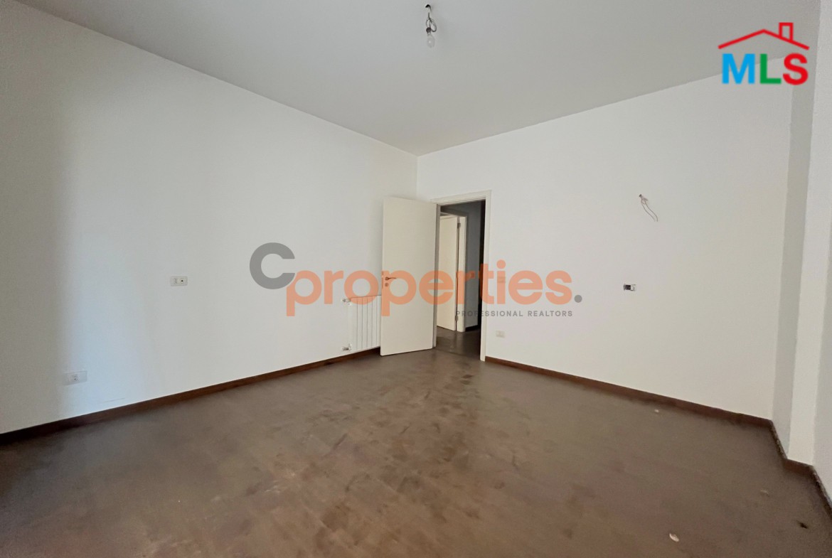 Apartment For Sale in Hazmieh شقة للبيع في الحازمية CPMK135