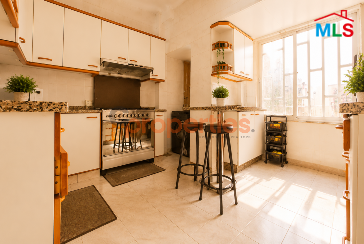 Apartment For Sale in Mar Elias CPBHN07 – شقة فخمة للبيع في مار الياس