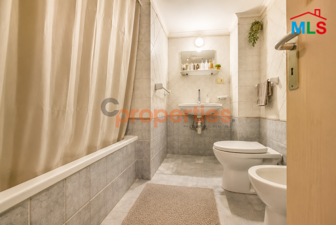 Apartment For Sale in Mar Elias CPBHN07 – شقة فخمة للبيع في مار الياس