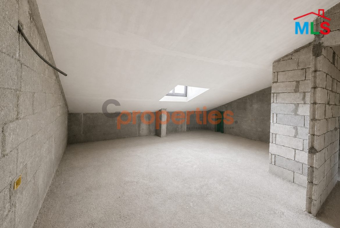 Apartment and Roof For Sale in Jeddayel CPES301