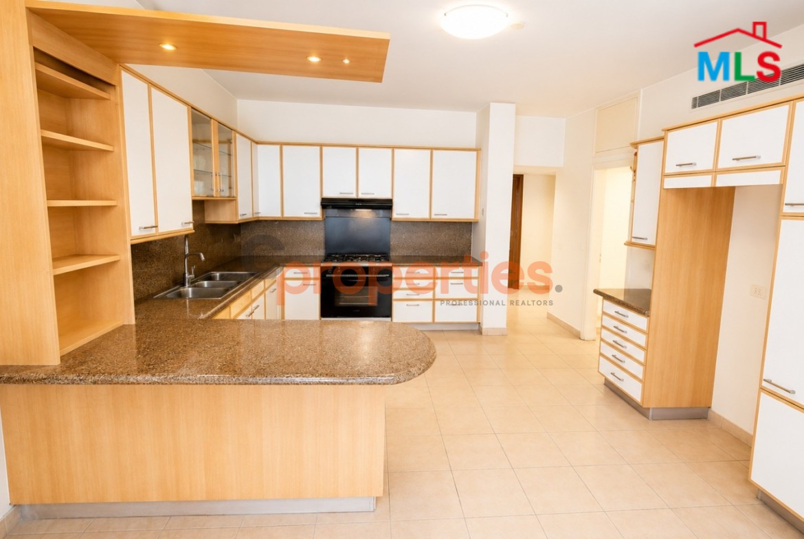 Apartment For Sale In Achrafieh – CPBMH27