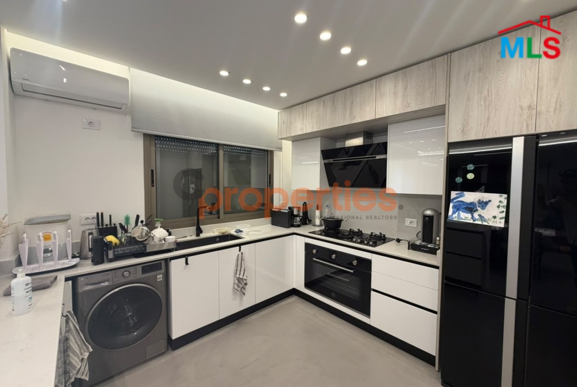 Apartment for sale in Hazmieh CPMK220 شقة للبيع في الحازمية