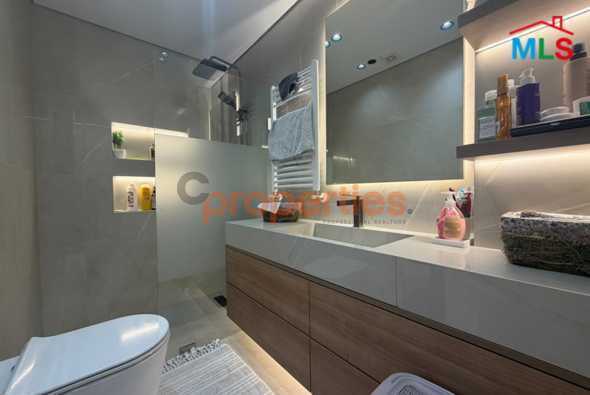Apartment for sale in Hazmieh CPMK221 شقة للبيع في الحازمية