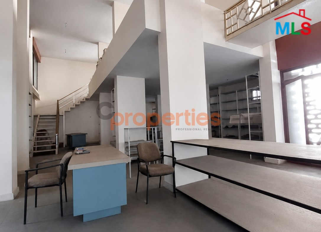 Showroom for Sale in Jdeideh صالة عرض للبيع في الجديدة CPSM274