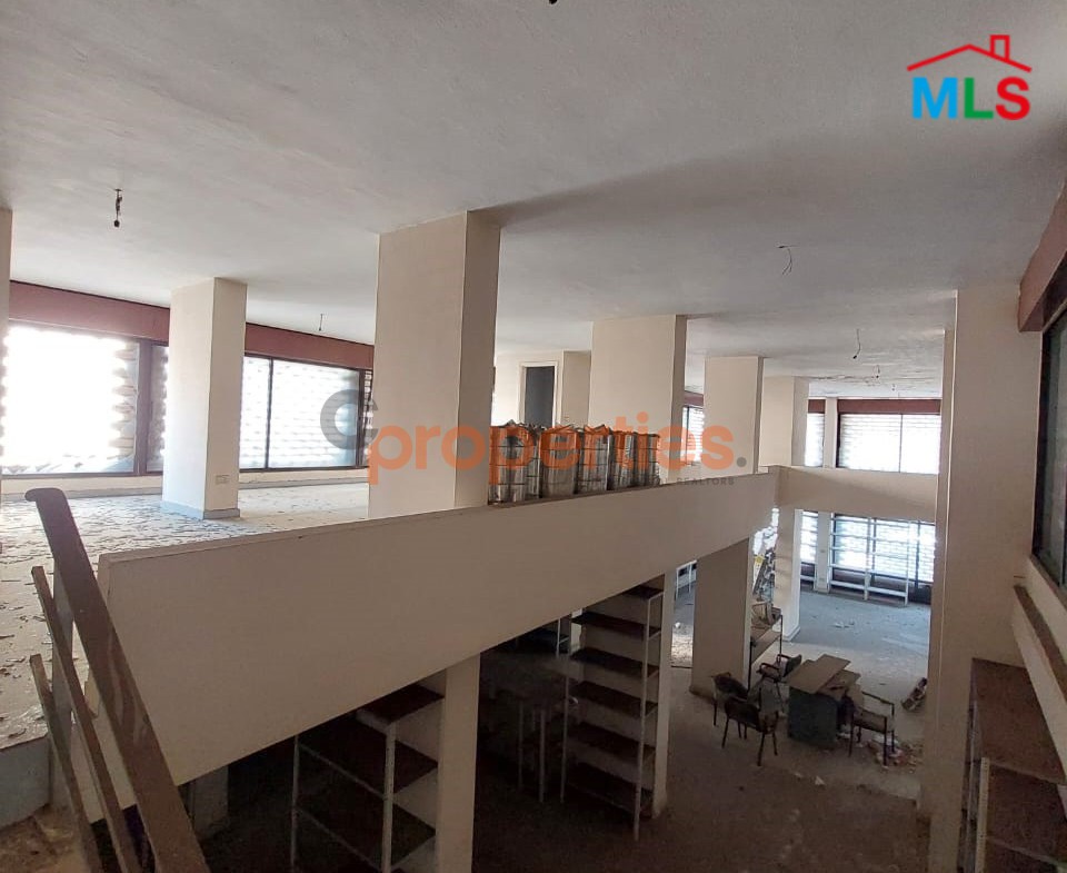 Showroom for Sale in Jdeideh صالة عرض للبيع في الجديدة CPSM274