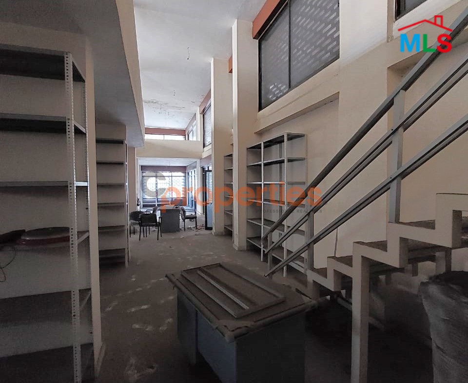 Showroom for Sale in Jdeideh صالة عرض للبيع في الجديدة CPSM274