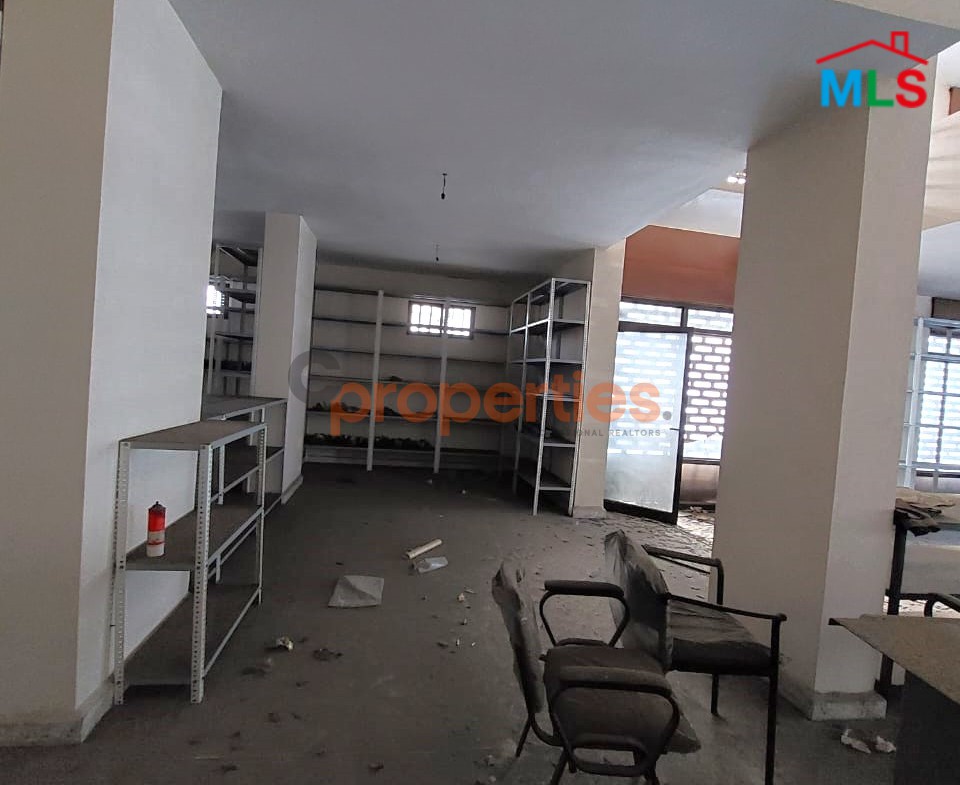 Showroom for Sale in Jdeideh صالة عرض للبيع في الجديدة CPSM274