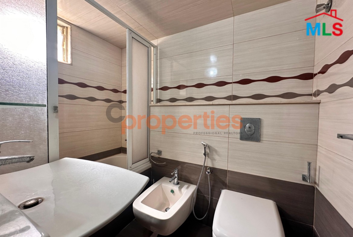 Apartment For Sale in Ramlet al Baydah شقة للبيع في رملة البيضاء CPBHS134