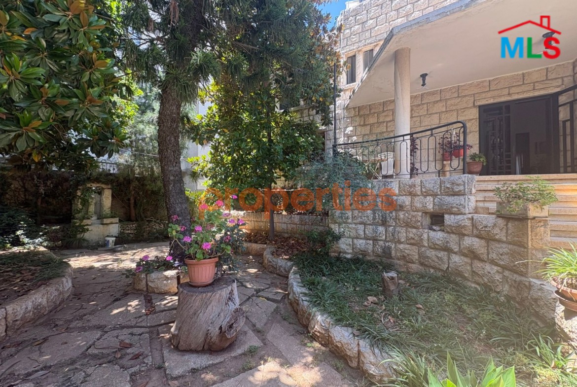 Villa For Sale in Baabda – فيلا للبيع في بعبدا – CPCH47