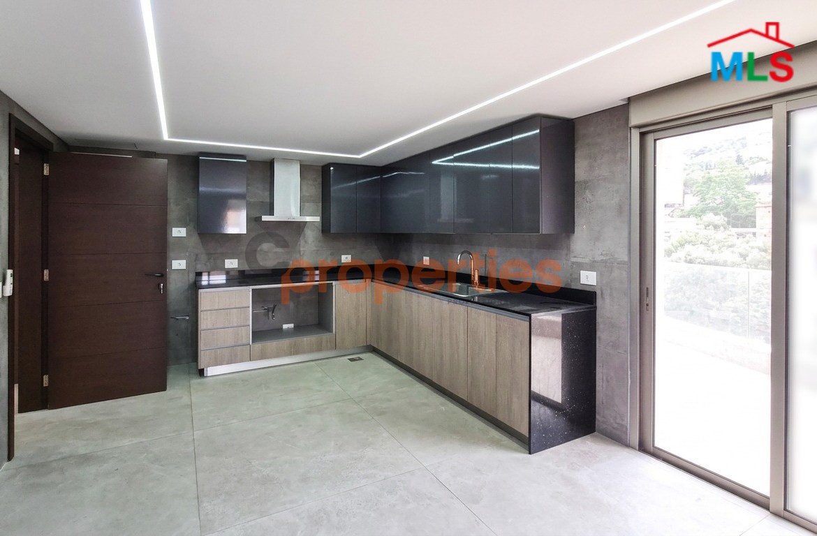 Luxurious Triplex for Sale in Ain Saade تريبلكس فاخر للبيع في عين سعادة – CPSM358