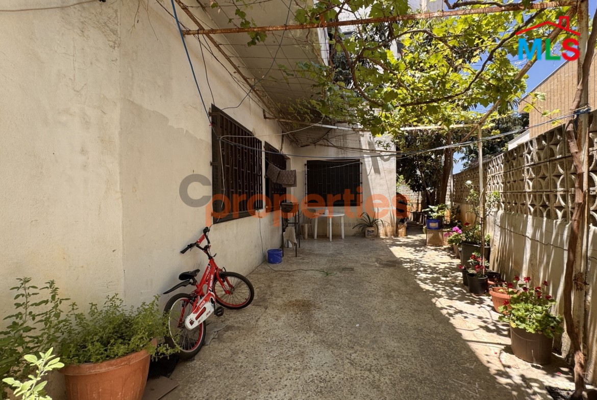 Apartment for Sale With Terrace and Shop in Beit El Chaar- منزل ومحل للبيع في بيت الشعار CPTA108