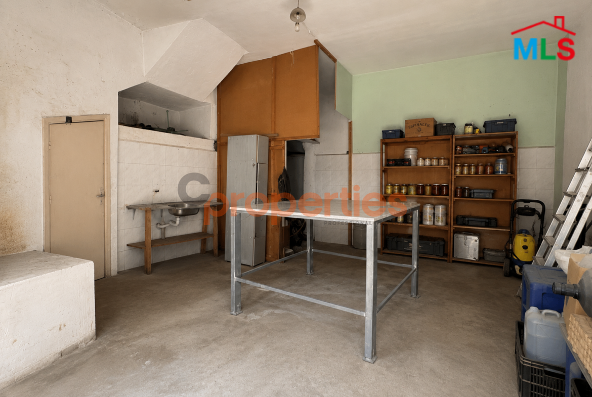Apartment for Sale With Terrace and Shop in Beit El Chaar- منزل ومحل للبيع في بيت الشعار CPTA108