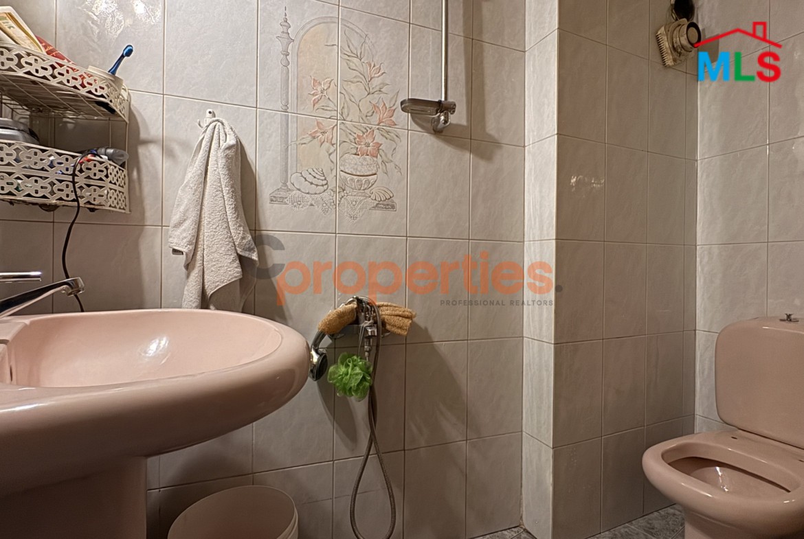 Apartment for Sale With Terrace and Shop in Beit El Chaar- منزل ومحل للبيع في بيت الشعار CPTA108