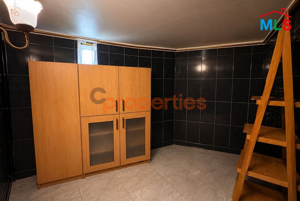 Apartment for Sale With Terrace and Shop in Beit El Chaar- منزل ومحل للبيع في بيت الشعار CPTA108