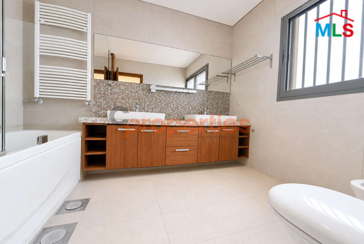 Triplex For Sale in Jnah – CPBHS97