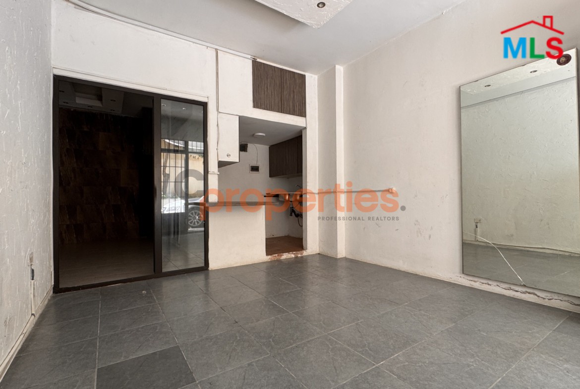 Shop/studio for sale in awkar-CPTA106