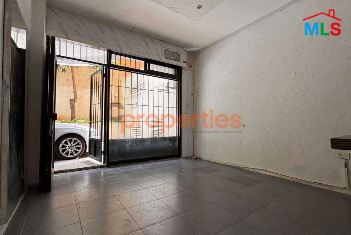 Shop/studio for sale in awkar-CPTA106