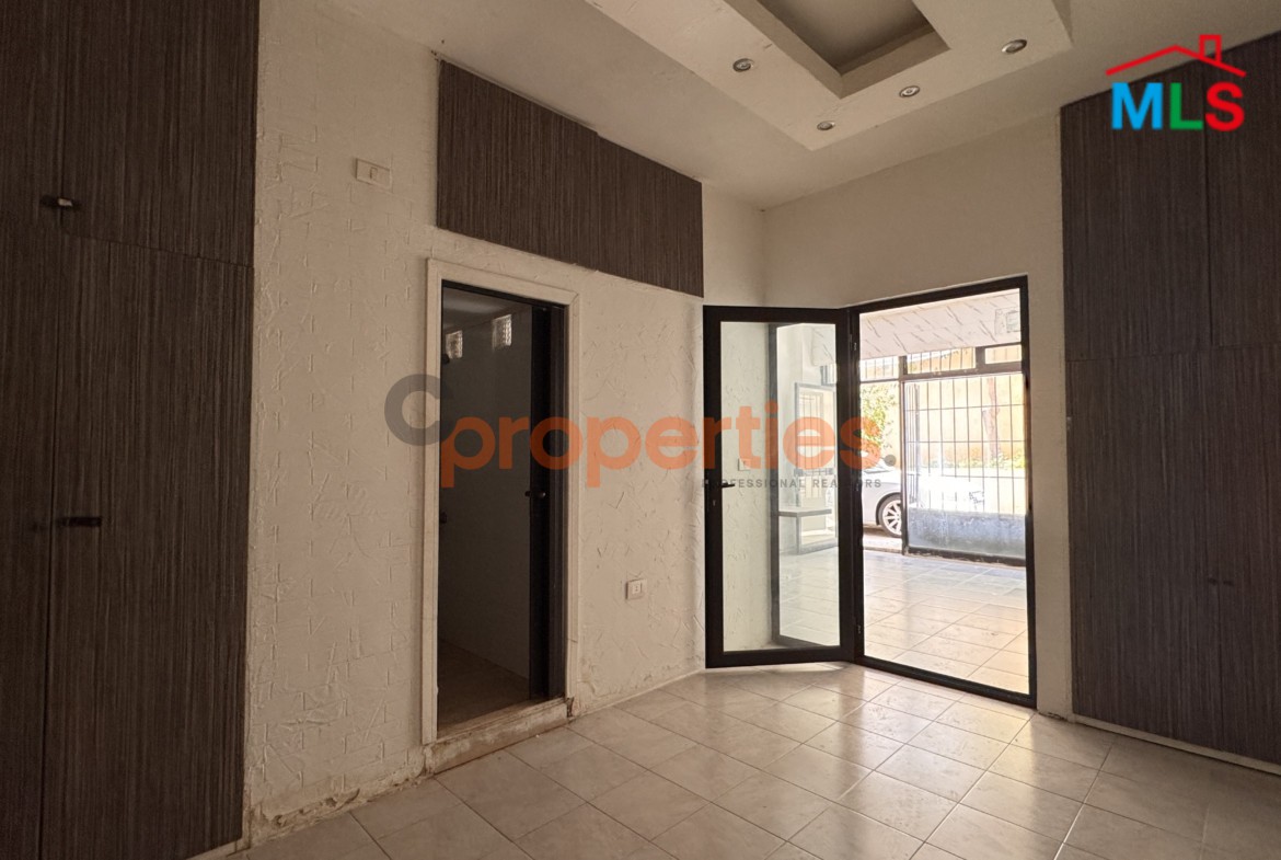 Shop/studio for sale in awkar-CPTA106