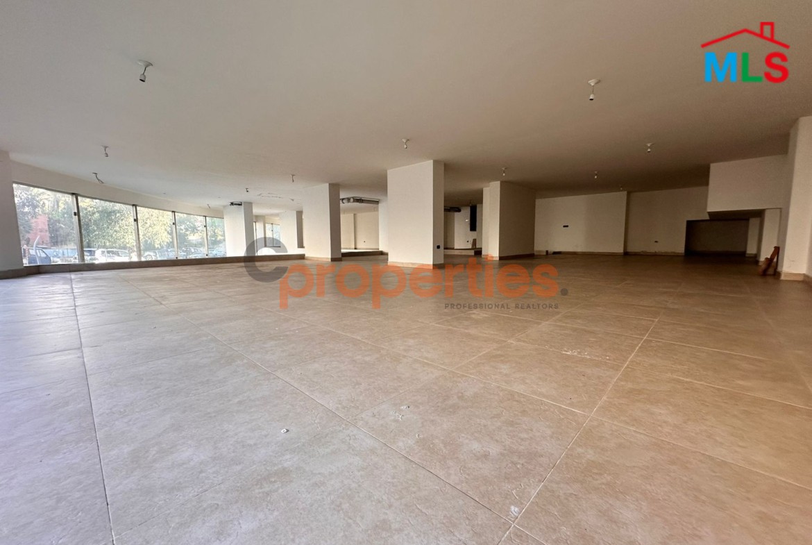 Showroom For Sale in Unesco – CPBHS61