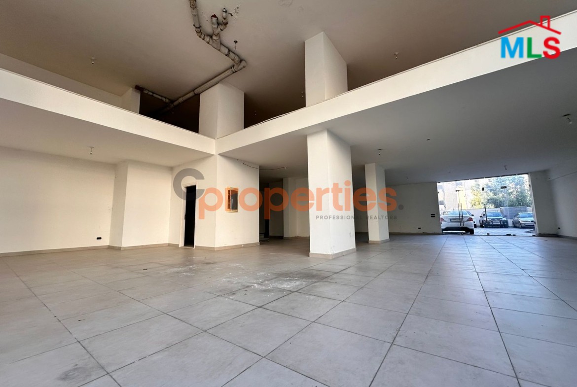 Showroom For Sale in Unesco – CPBHS61
