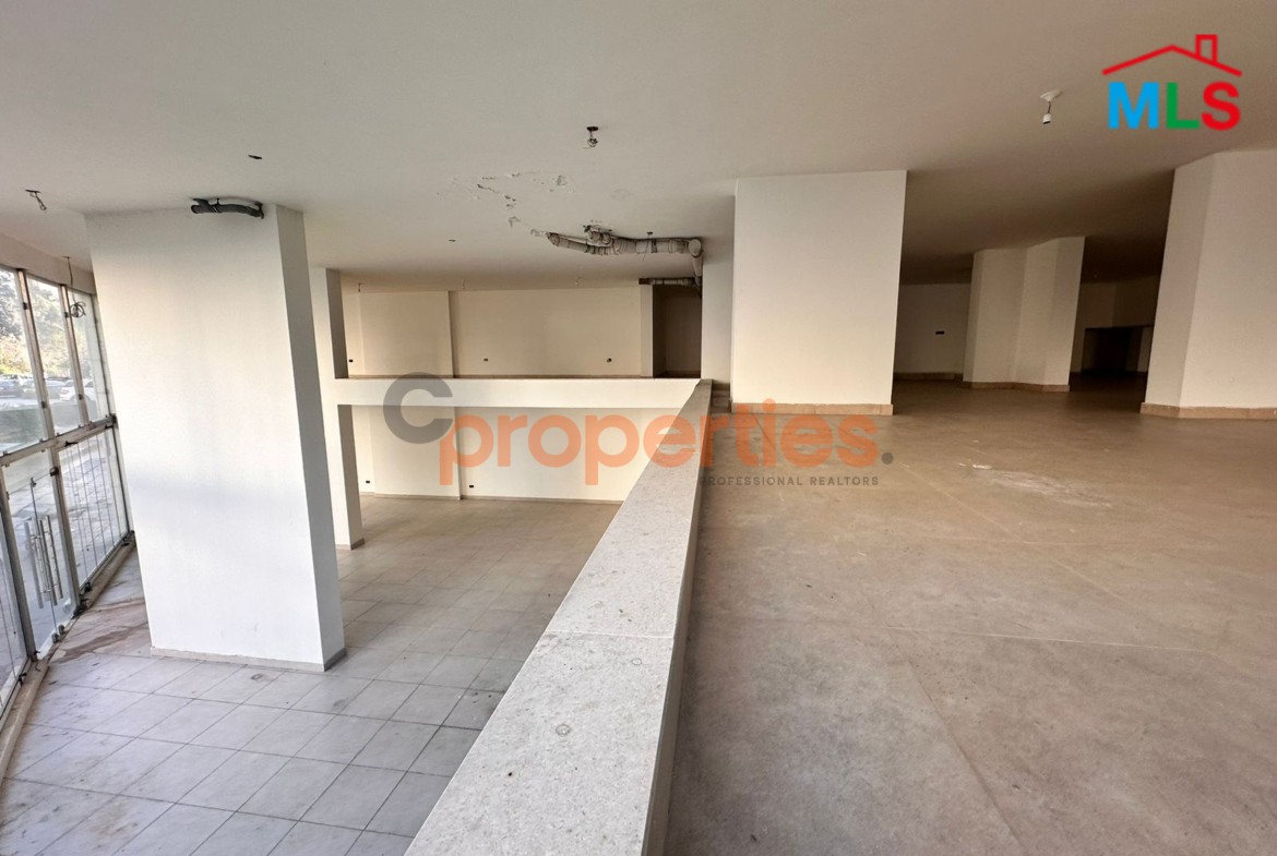 Showroom For Sale in Unesco – CPBHS61