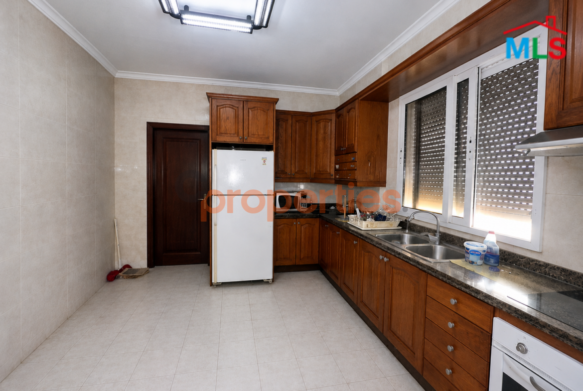 Apartment For Sale In Jnah – CPBHS42