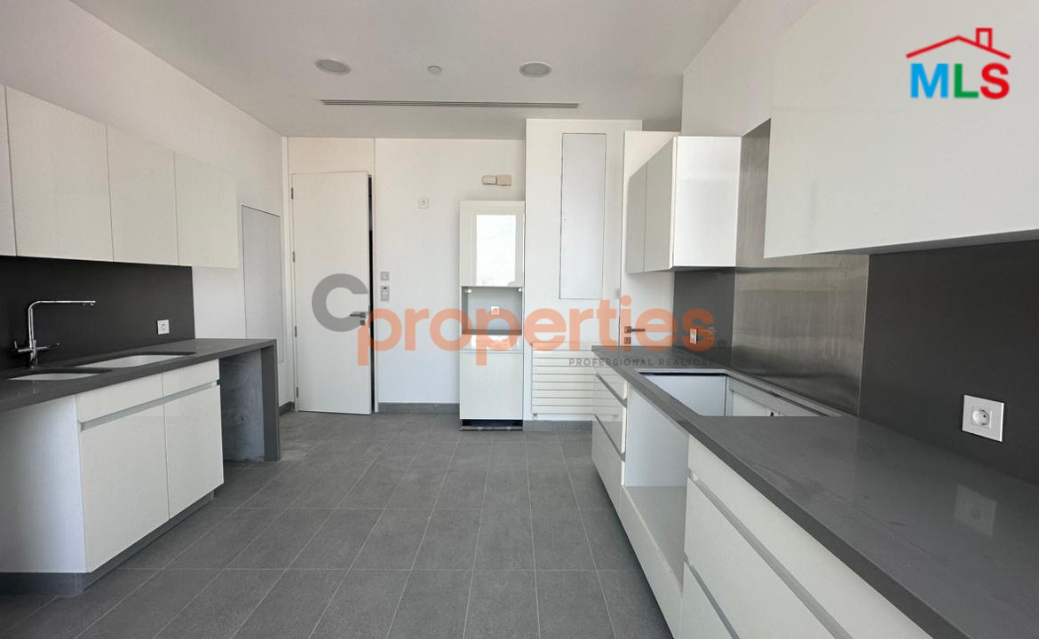 Apartment For Sale In Achrafieh – CPBWW135