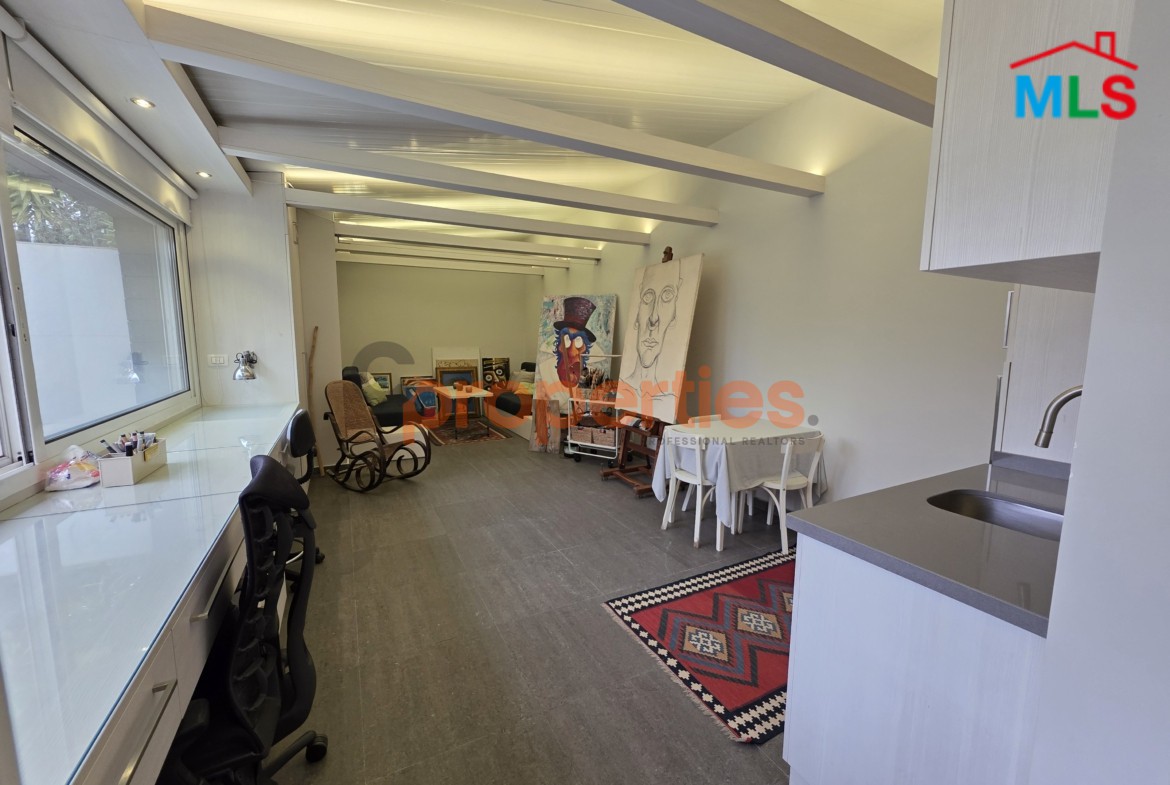 Luxury Apartment with Private Pool & Garden in Oyoun Broummana, Metn For Sale – CPSK76