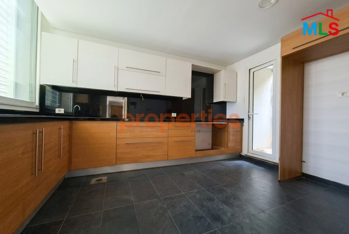 Apartment For Sale In Achrafieh – CPBMH13