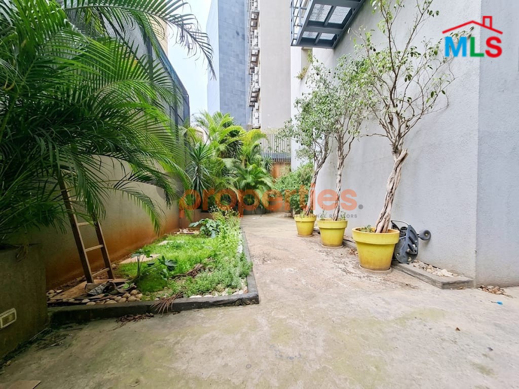 Apartment For Sale In Achrafieh – CPBMH13