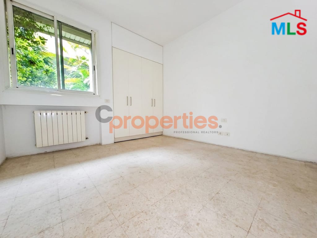 Apartment For Sale In Achrafieh – CPBMH13