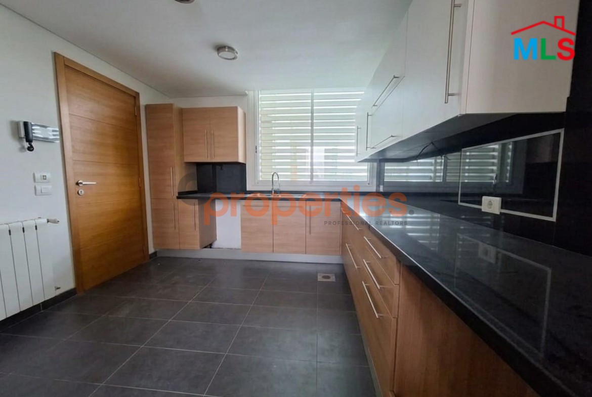 Apartment For Sale In Achrafieh – CPBMH12