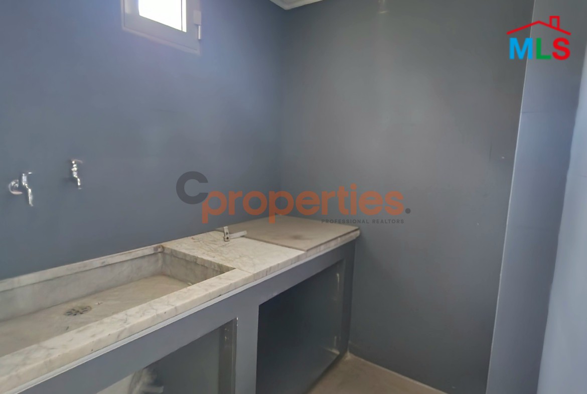 Shop for sale in Jbeil – CPJMH40