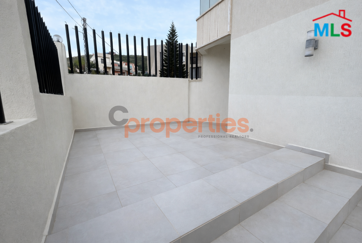 Apartment For Sale in Blat with Terrace – CPJTA10
