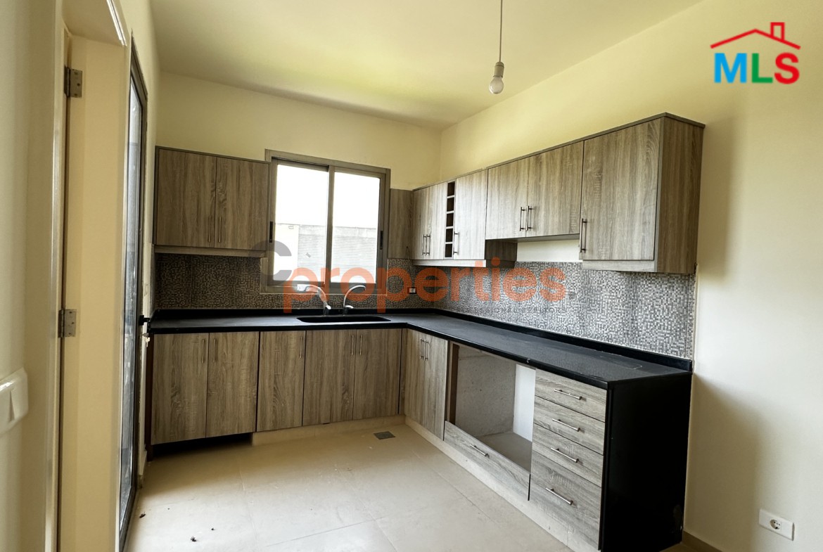 Apartment For Sale in Amchit – CPKCC69