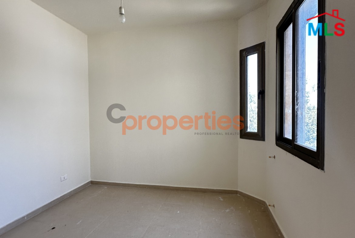 Apartment For Sale in Amchit – CPKCC69