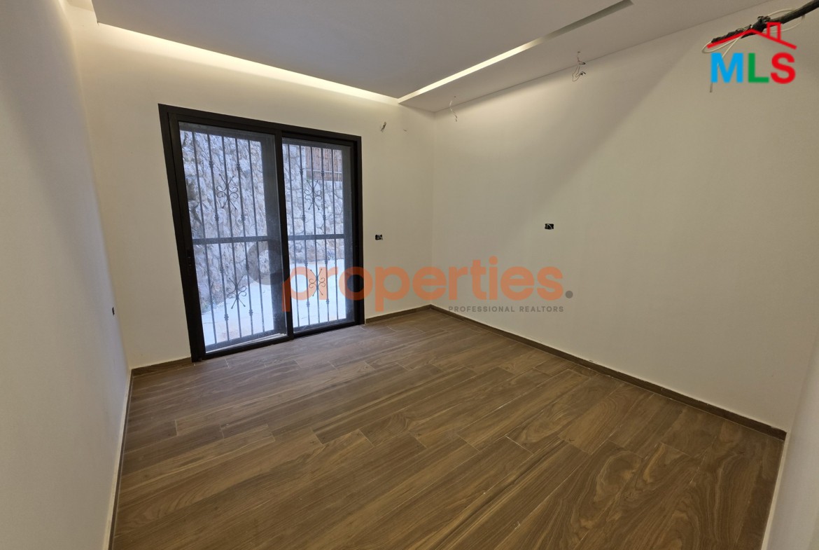 Apartment with Terrace For Sale in Baabdat – CPSK85